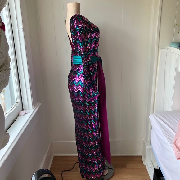 The ol’ Razzle Dazzle Vintage Dress - Picture 3 of 8